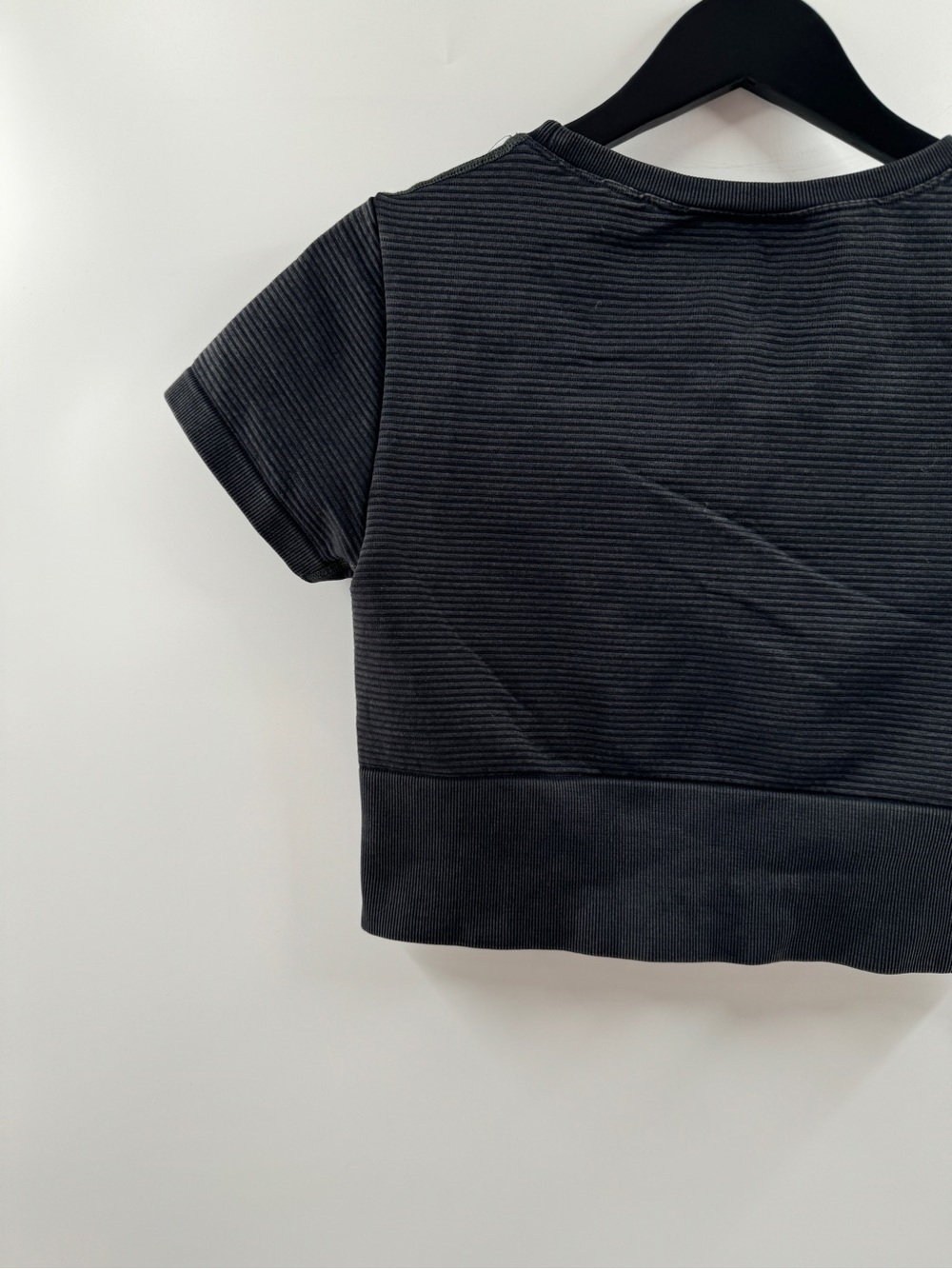 OFFLINE by Aerie Black Textured Cropped Workout Top Women's Medium - Picture 7 of 8